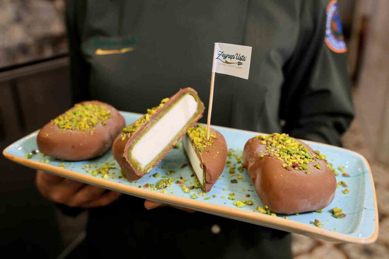 Türkiye’nin en sıcak illerinden Adana’da kilogramı bin lira olan fıstık