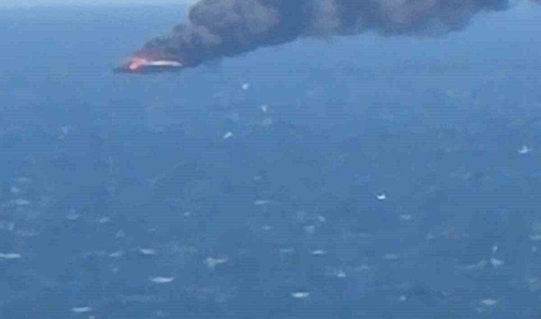 Kınalıada açıklarında içerisinde 16 kişinin bulunduğu bir teknede yangın çıktı.