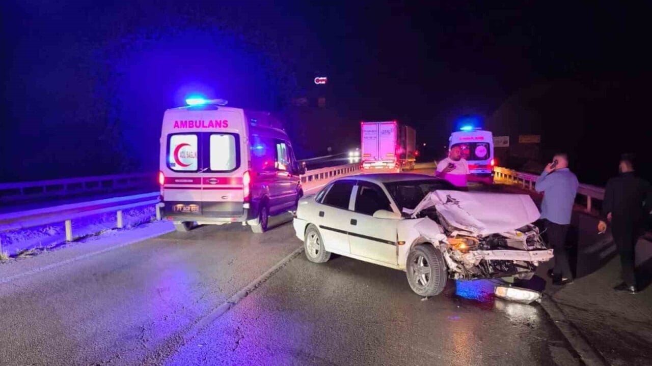 Kırıkkale’de iki otomobilin çarpıştığı kazada 4 kişi yaralandı. Kaza, Kırıkkale-Ankara