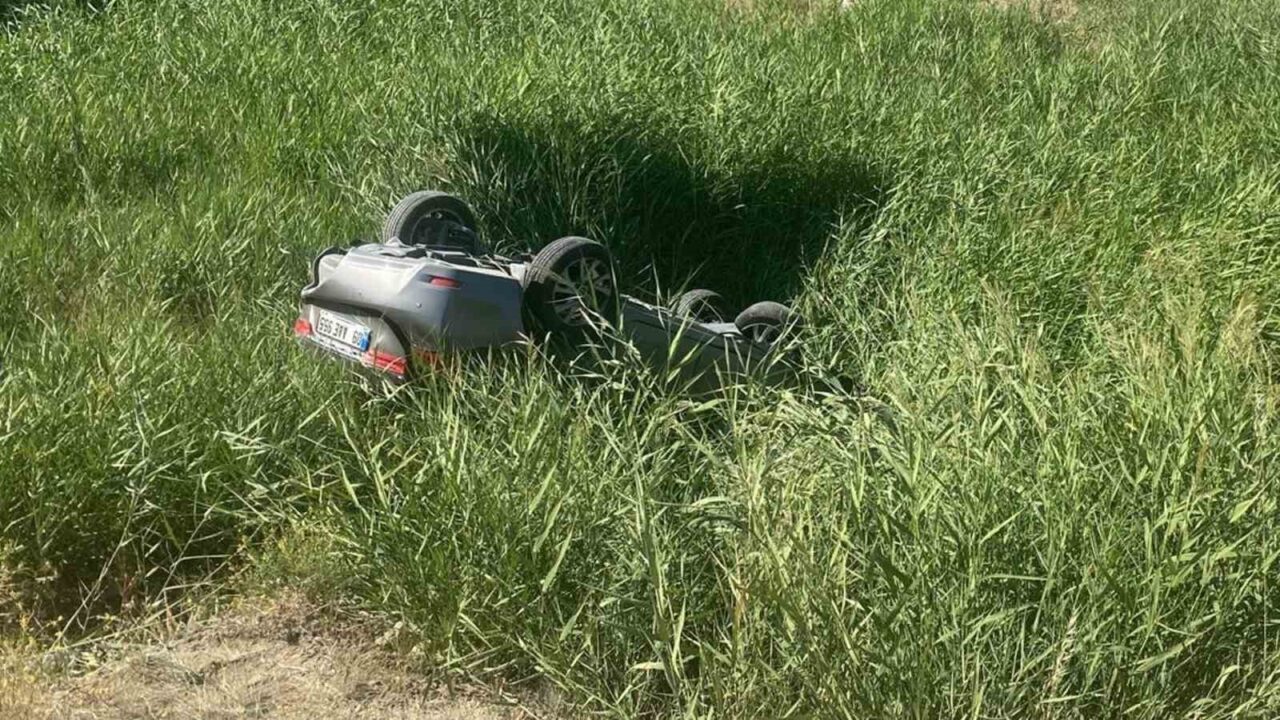 Kırıkkale’nin Karakeçili ilçesinde kontrolden çıkan otomobilin takla attığı kazada aynı