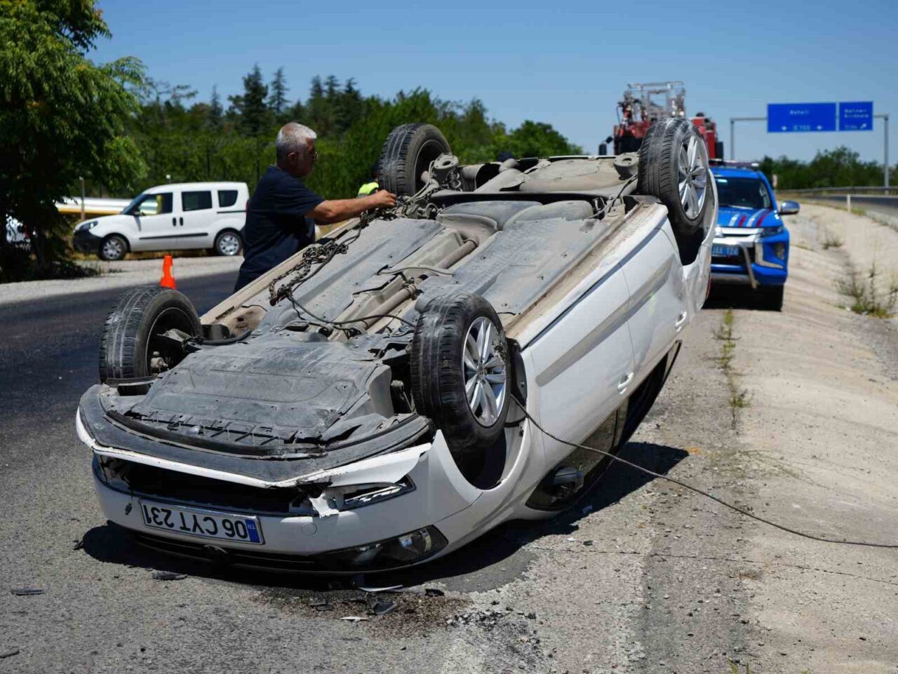 Kırıkkale’de kontrolden çıkan otomobilin takla attığı kazada aynı aileden 3’ü