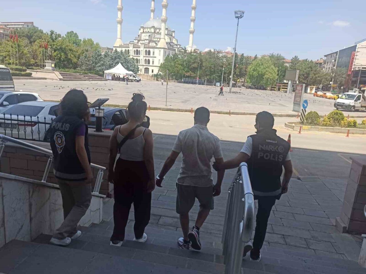 Kırıkkale’de düzenlenen operasyonda bir miktar uyuşturucu madde ile 43 bin