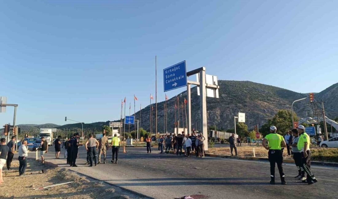 MANİSA (İHA) – Manisa’nın Kırkağaç ilçesinde hafif ticari aracın motosiklete