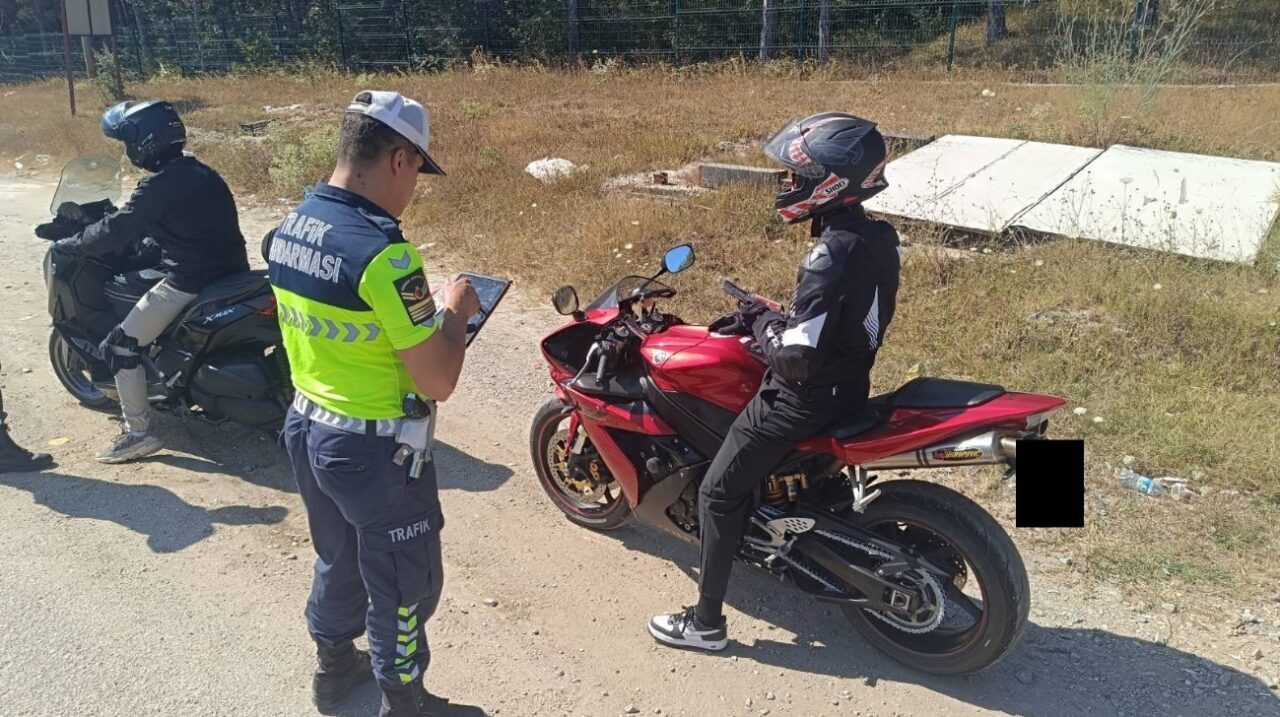 Kırklareli’nde jandarma ekiplerince yapılan trafik denetiminde 241 sürücüye işlem yapıldı.
