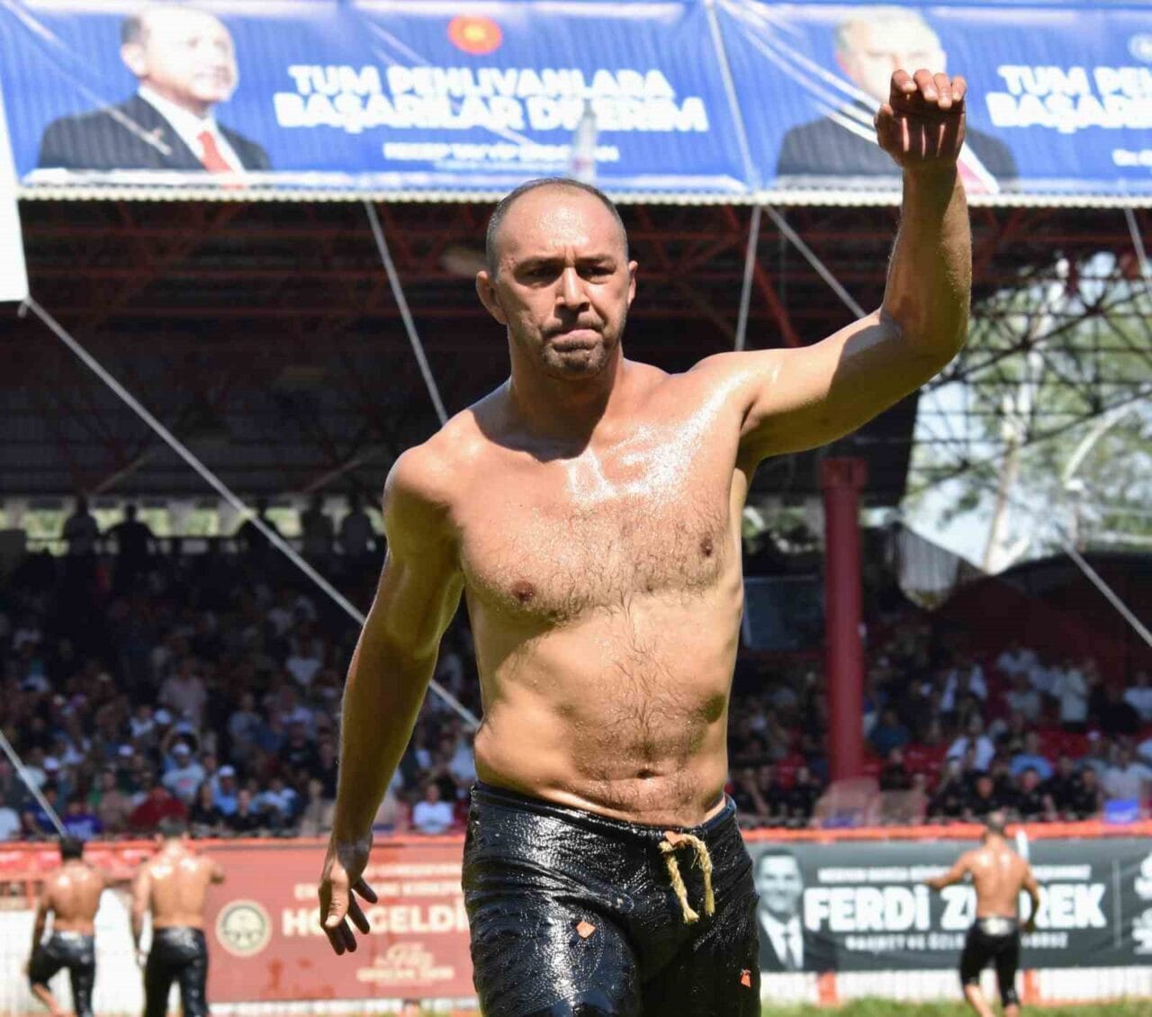 664. Tarihi Kırkpınar Yağlı Güreşleri’nin ikinci turunda rakiplerini mağlup eden