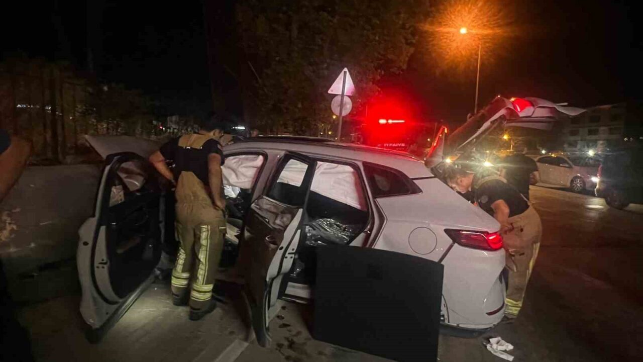 Bursa’nın Yıldırım ilçesinde gece yarısı meydana gelen feci kazada aynı