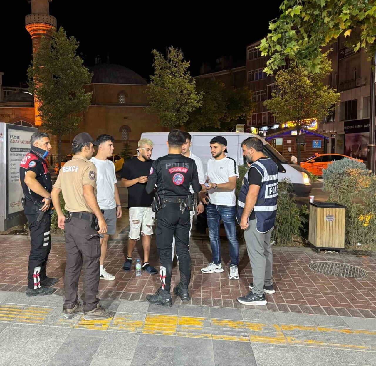 KIRŞEHİR (İHA) – Kırşehir’de polis ekipleri tarafından kent merkezinde huzur