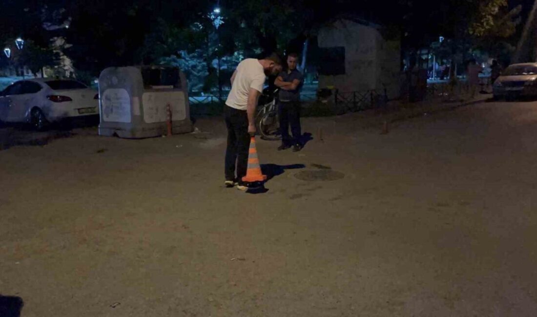 Eskişehir’de sokakta kız arkadaşıyla yürüyen bir genç, kar maskeli şahıs