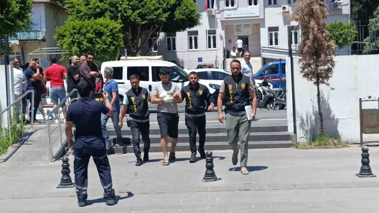 Antalya’da 19 yaşındaki üniversite öğrencisi Nazife Ateş’i 14 bıçak darbesi