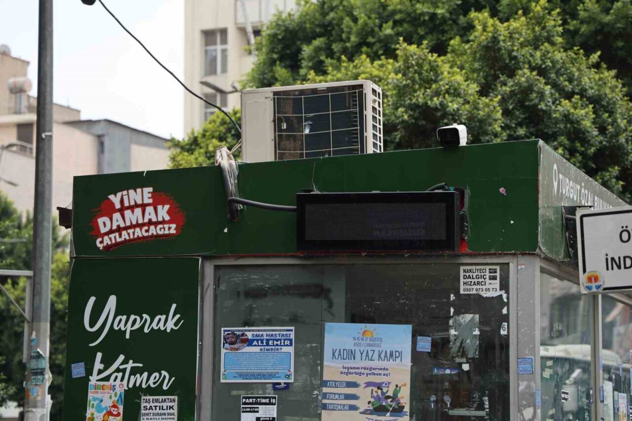 Türkiye’nin en sıcak illerinden Adana’da vatandaşlar, kliması devre dışı bırakılan