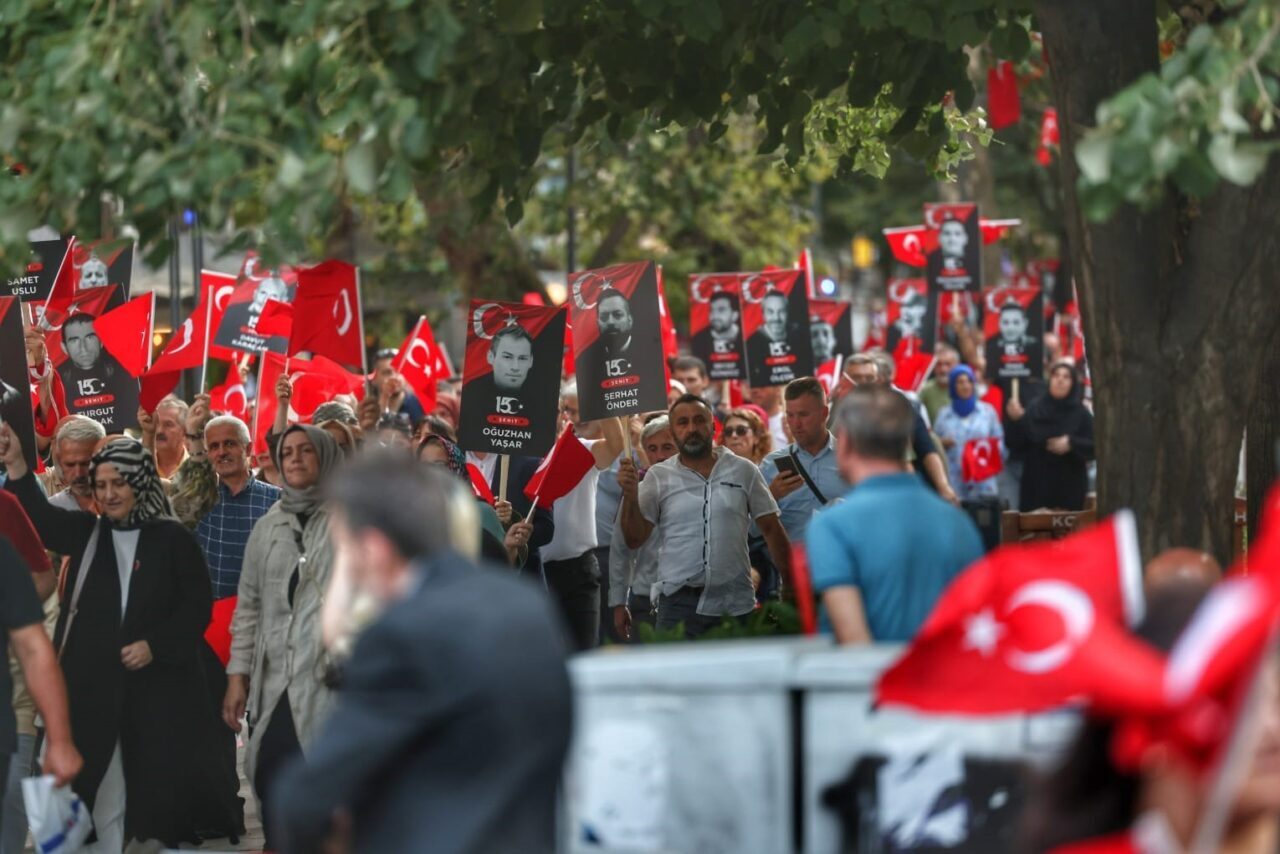15 Temmuz darbe girişiminin 9. yıl dönümünde Kocaelililer, “Zaferin Adı