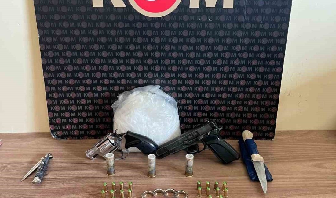 Kocaeli’de 3 ilçeye düzenlenen eş zamanlı operasyonda kaçak silah, mühimmat
