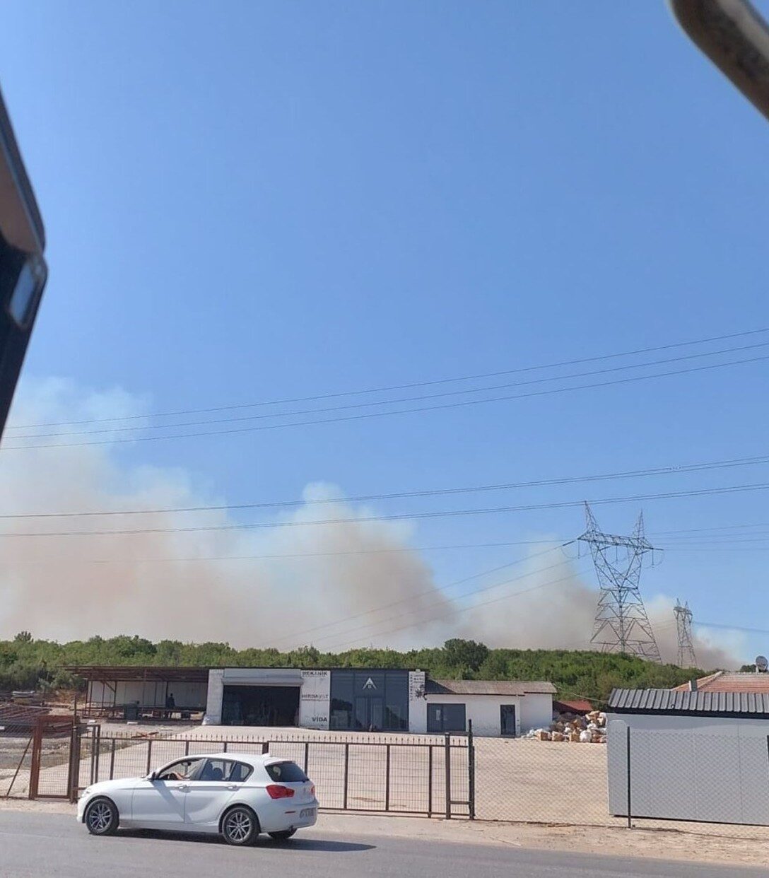 Kocaeli’nin Gebze ilçesinde ormanlık alanda yangın çıktı. Edinilen bilgiye göre,