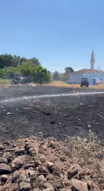 Kocaeli’nin Karamürsel ilçesinde tarım arazisinde çıkan yangın kontrol altına alınarak