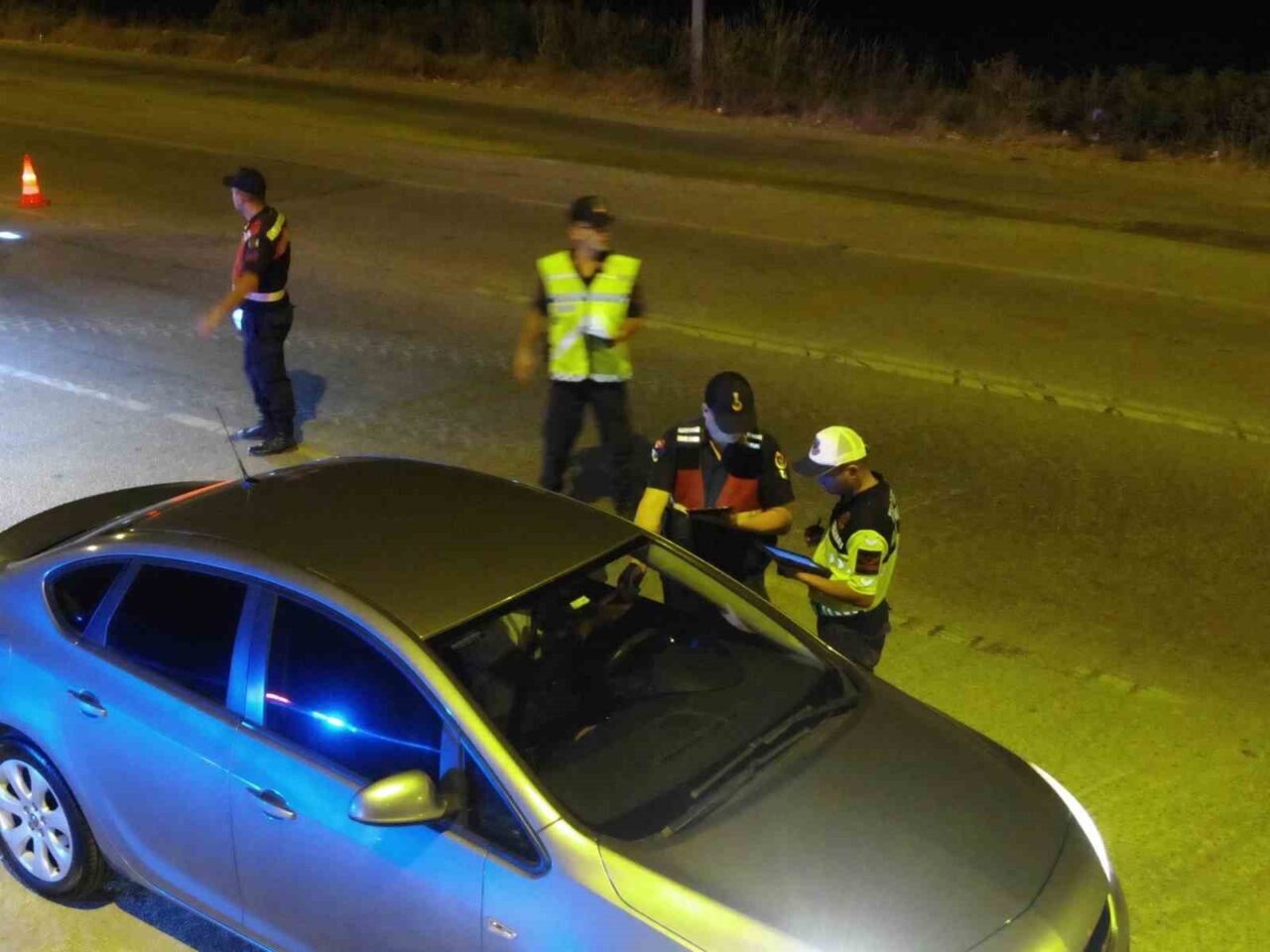 Aydın’ın Koçarlı ilçesinde jandarma ekiplerince yapılan ‘şok’ uygulamada 124 şahıs