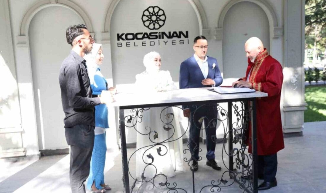Kocasinan’da evlilik tarihlerinin özel bir gün olmasını isteyen 25 çift,