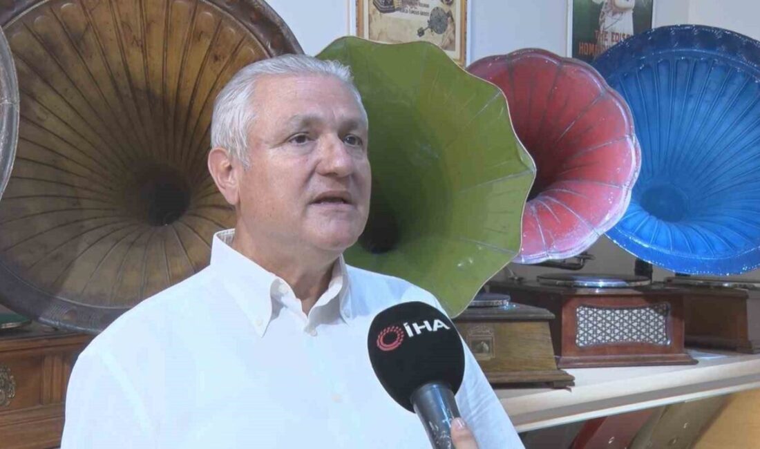 Ankara’da 40 yıldır koleksiyonerlik yapan Raif Kara, koleksiyonunda parçaları sergileyeceği