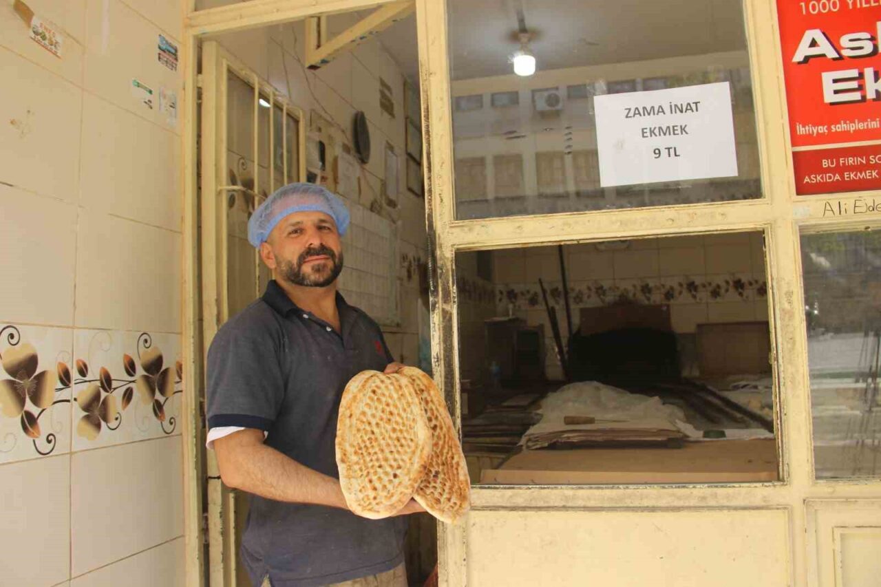 Şanlıurfa’da mahalle fırıncısı Halil Toprak, aynı mahallede ekmek fırını çalıştıran