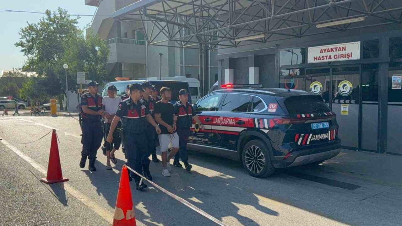 Denizli’de arkadaşlarıyla bir araya gelen iki şüpheli, komşularına ait traktörü