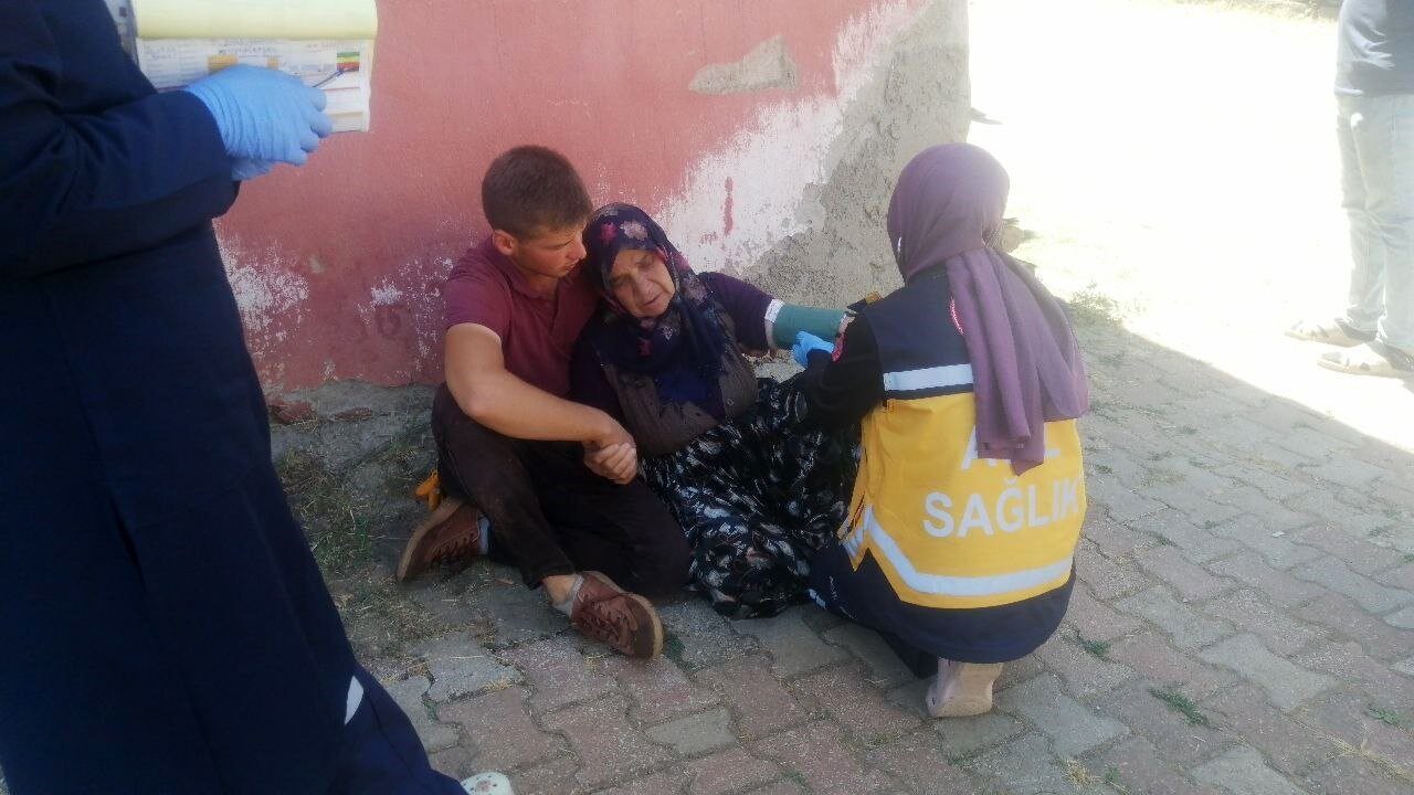 Isparta’nın Yalvaç ilçesinde bir evin odunluğunda çıkan yangın korku dolu
