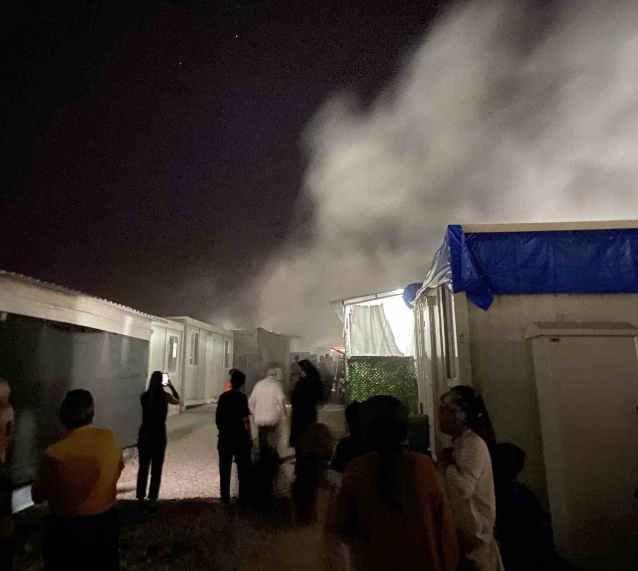 Adıyaman’da konteyner kentte çıkan yangın korku ve paniğe neden oldu.