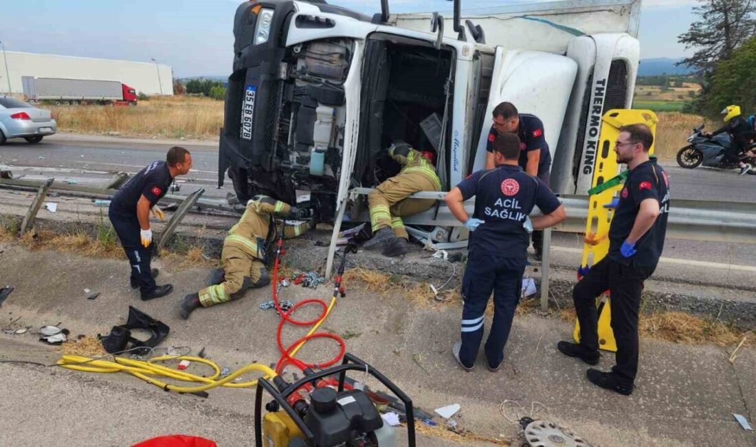 Bursa-Balıkesir karayolunda kontrolden çıkan kamyonun devrildiği kazada sürücüsü ağır yaralandı.