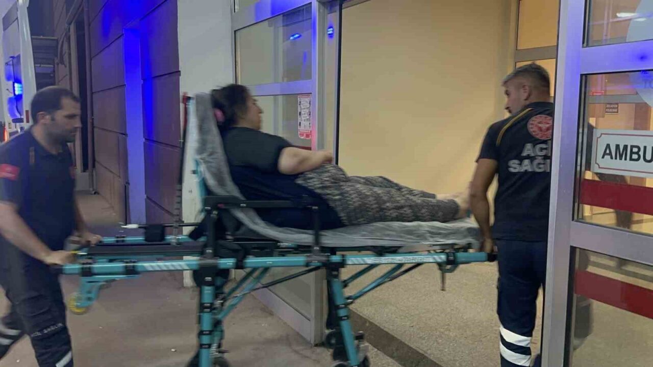 Adıyaman’da sürücünün direksiyon hakimiyetini kaybettiği otomobilin bariyerlere çarpması sonucu 1