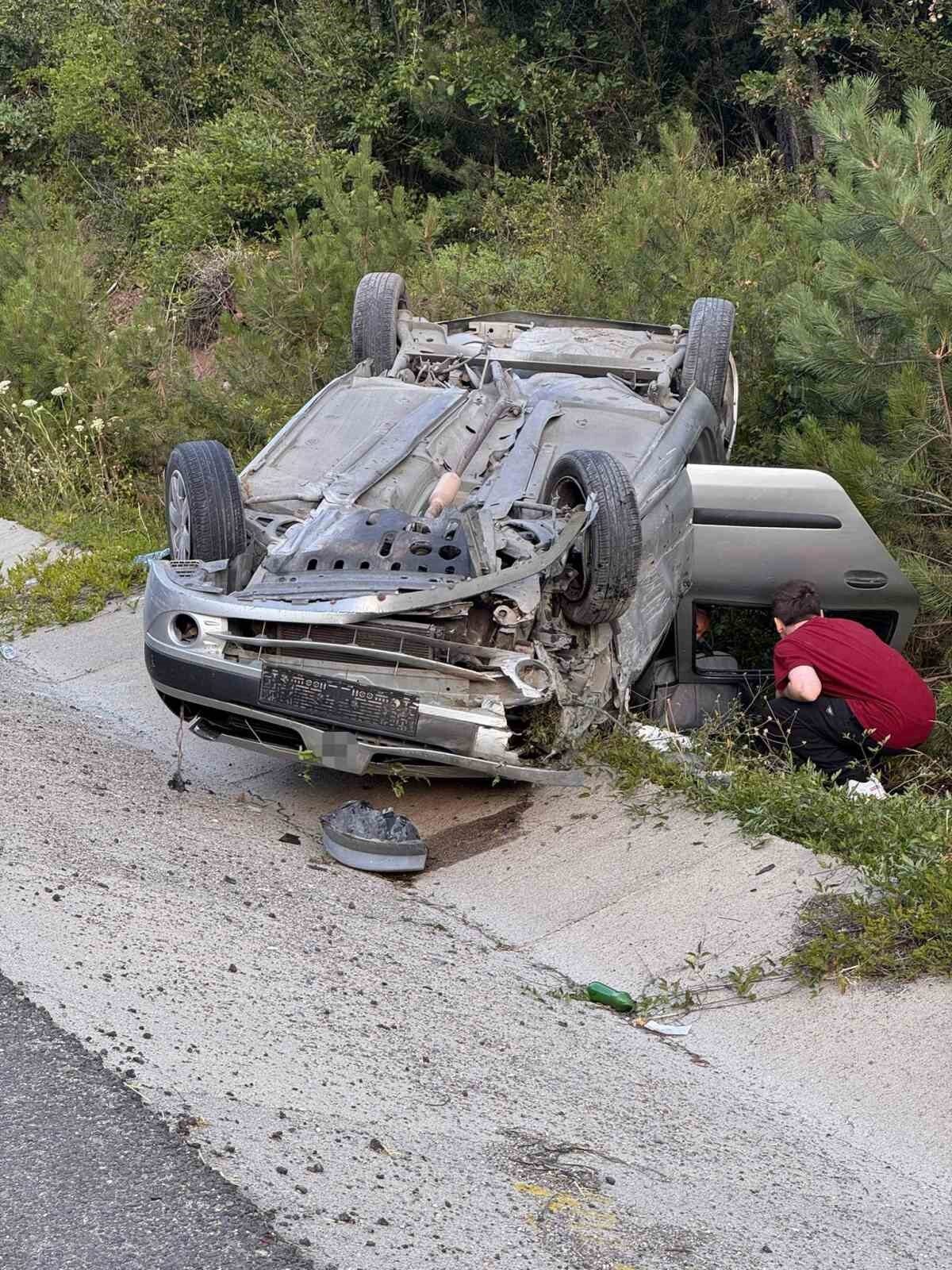 Bolu-Mengen kara yolunda kontrolden çıkan bir otomobil takla attı. Meydana