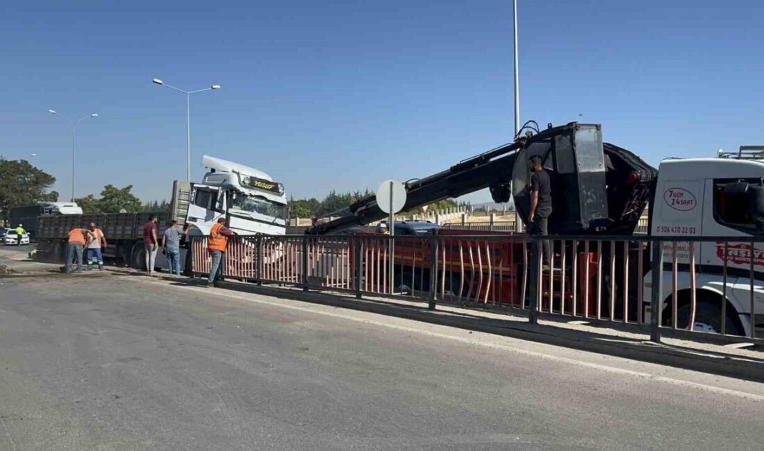 Eskişehir’de sürücüsünün kontrolünden çıkan tır, demir korkuluk ve bariyerleri biçti.