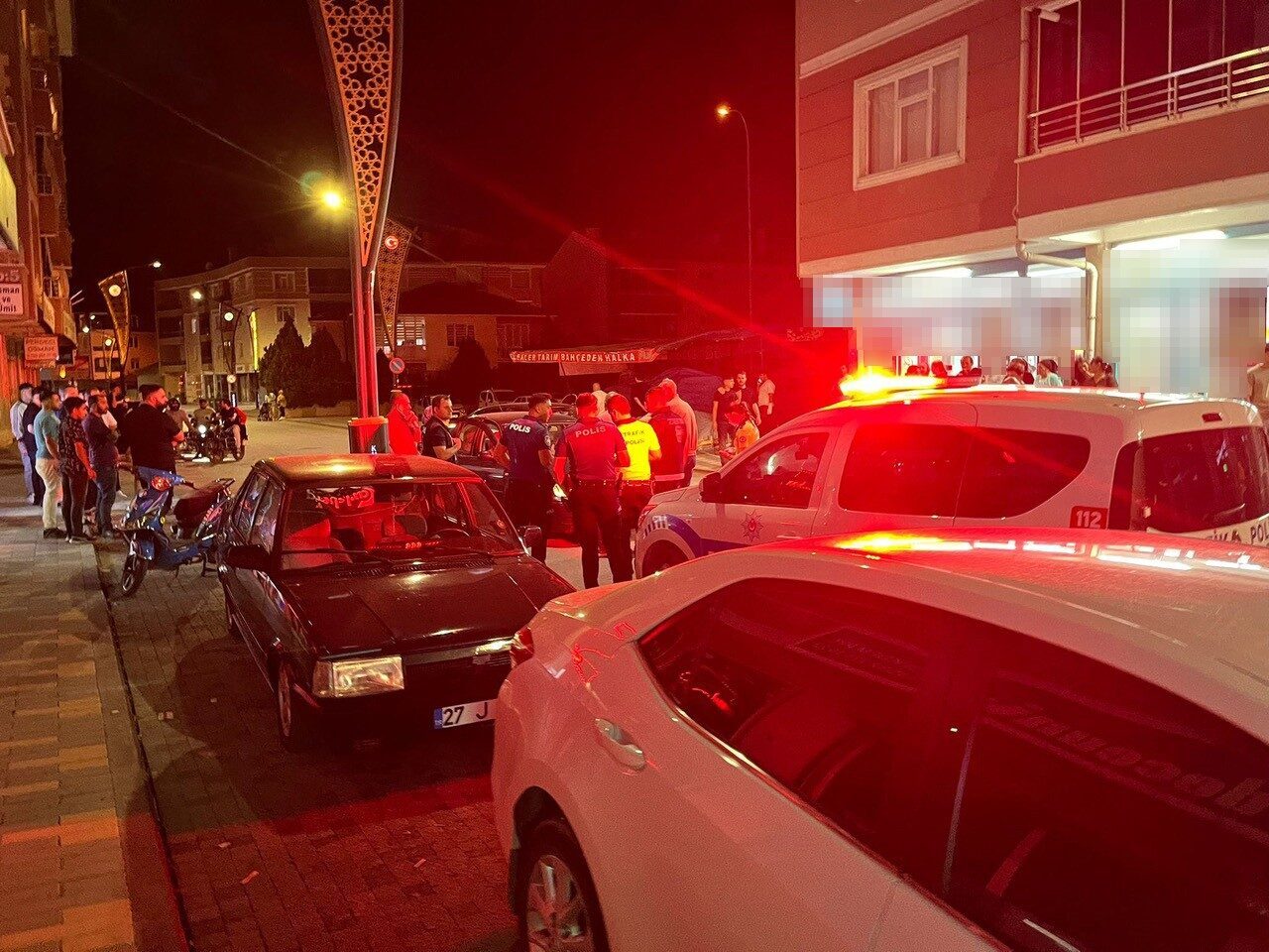 Konya’nın Kulu ilçesinde otomobilin çarptığı çocuk yere düşerken, araç ayağının