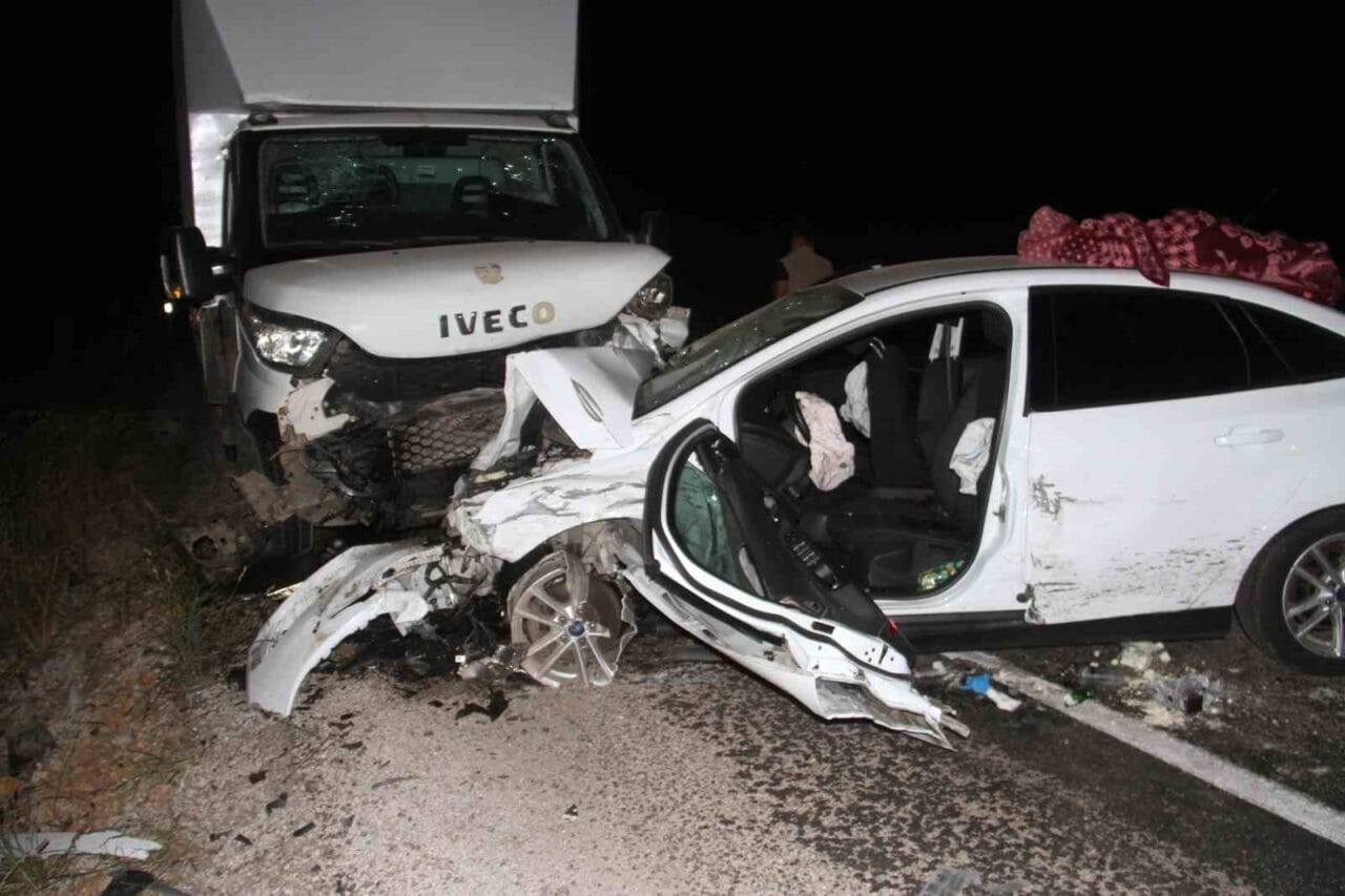 Konya’nın Derebucak ilçesinde 3 aracın karıştığı trafik kazasında 7 kişi