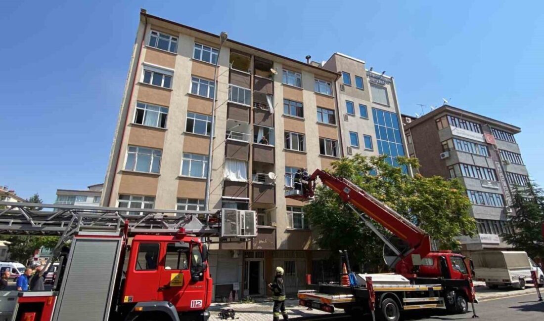Konya’da 5 katlı apartmanda çıkan yangında apartman sakinleri itfaiye ekipleri