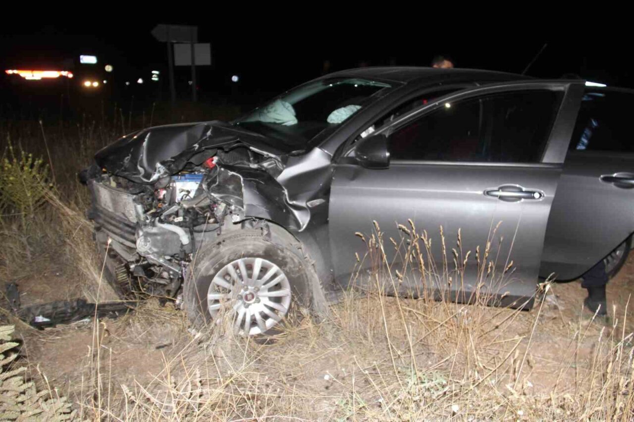Konya’nın Beyşehir ilçesinde iki otomobilin çarpışması sonucu meydana gelen trafik