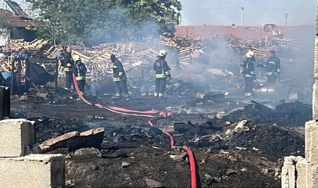 Konya’da bir iş yerinde çıkan yangın bahçede bulunan tahta paletlere