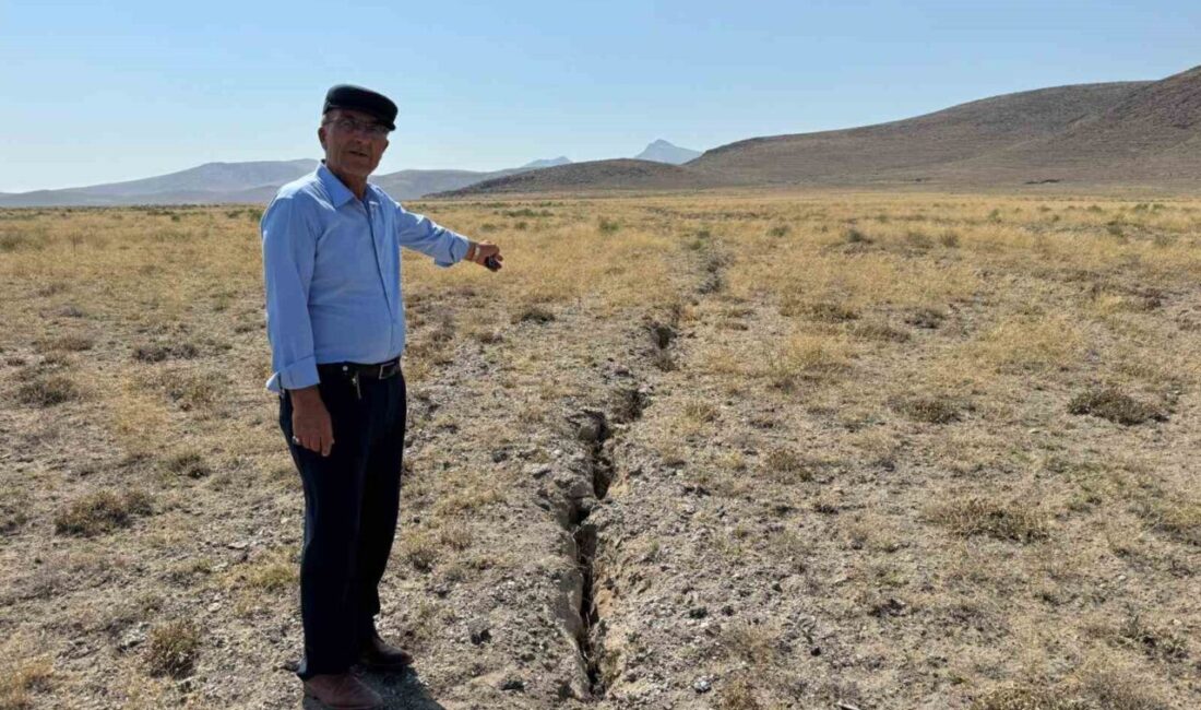 Konya’nın Karapınar ilçesi Akören Mahallesinde bir süredir büyüyerek ilerleyen yüzey