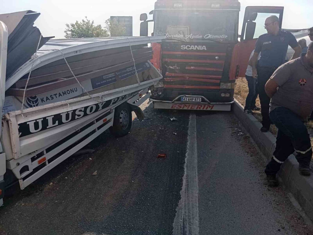 Konya’nın Karapınar ilçesinde 3 aracın karıştığı zincirleme kazada 1 kişi