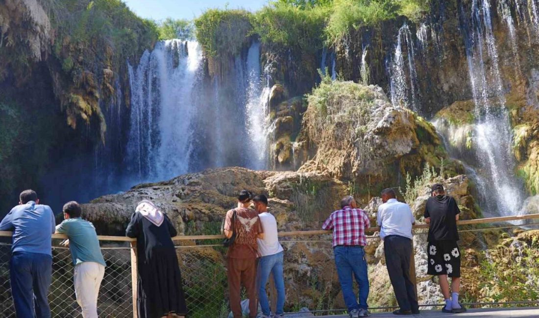 Konya’nın Hadim ilçesindeki Yerköprü Şelalesi kavurucu sıcaklardan bunalan vatandaşların serinlemek