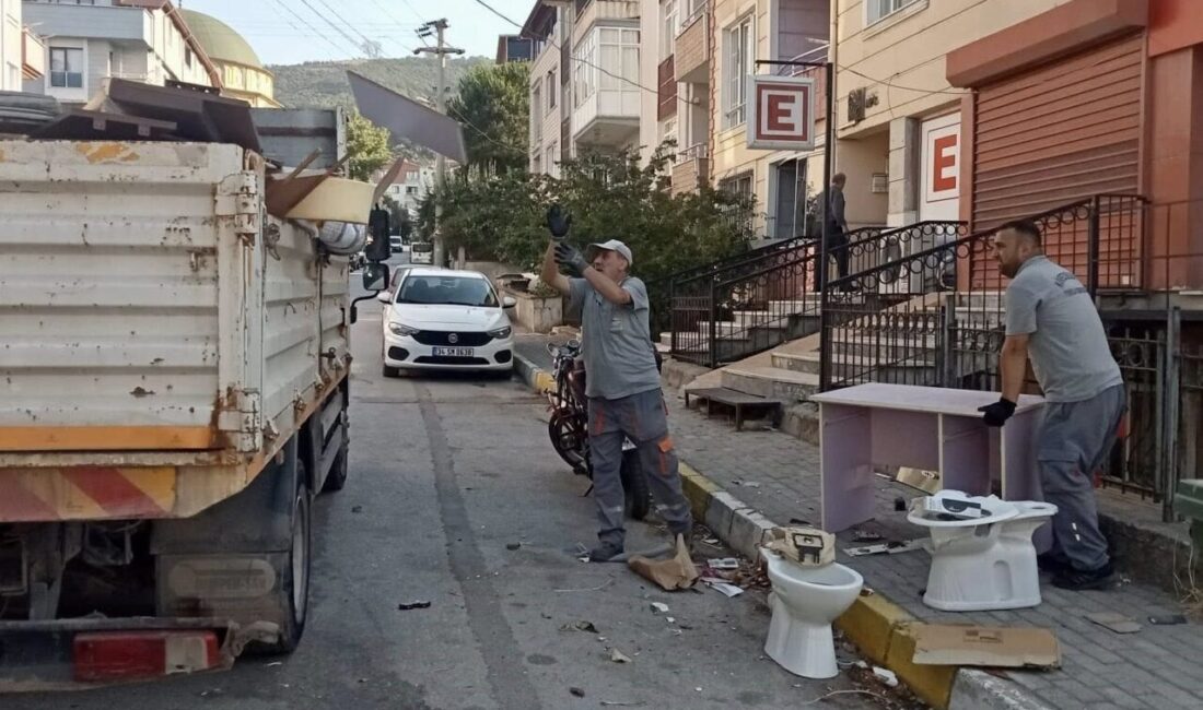 Körfez’de cadde ve sokak temizliği dışında çöp kenarlarına bırakılan katı