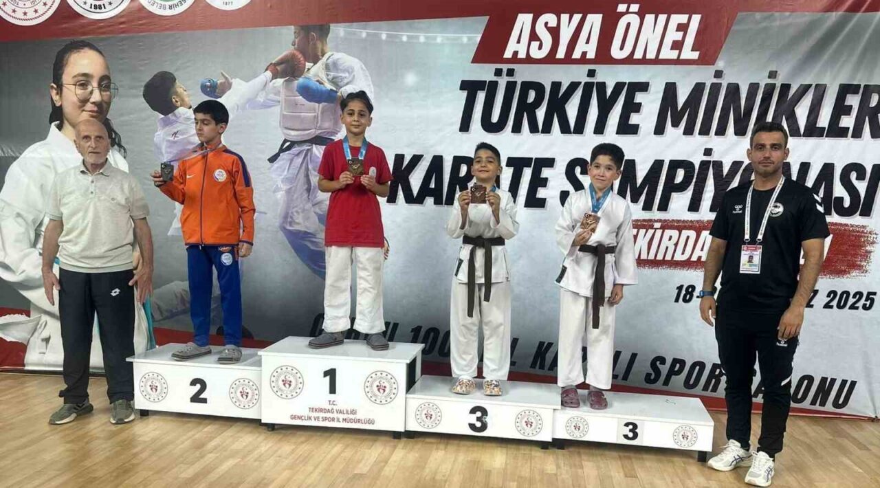 Körfez Gençlerbirliği SK sporcuları, Türkiye Minikler Karate Şampiyonası’ndan şampiyon ve