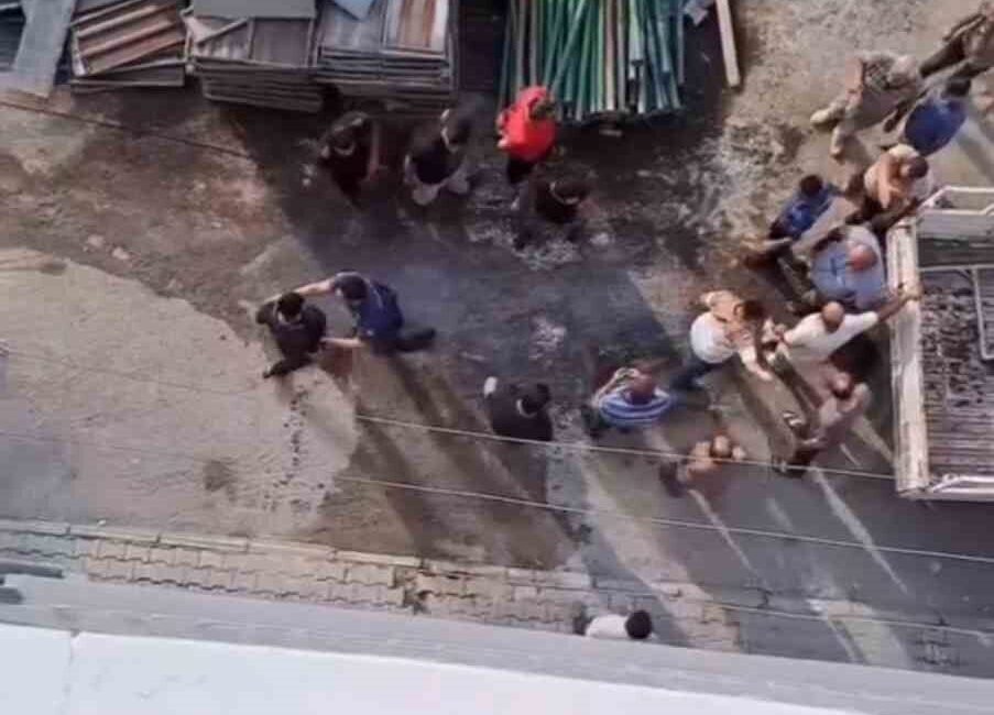 Hatay’ın İskenderun ilçesinde bir şantiyede iki grup arasında çıkan sözlü