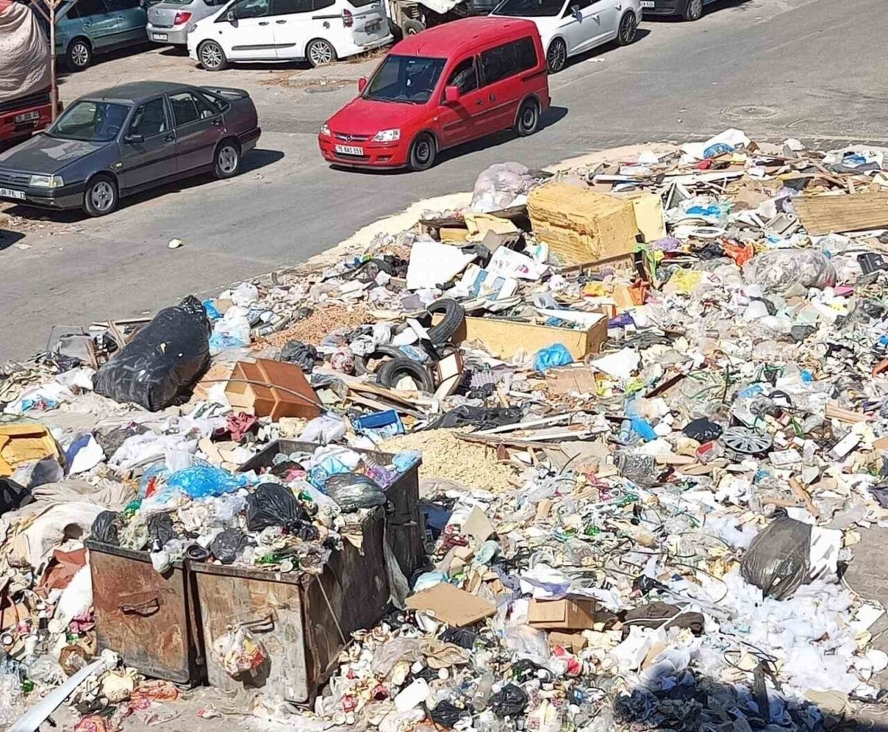 İzmir’in Buca ilçesindeki en işlek caddelerinden Aydın Hat Boyu Caddesi’nde