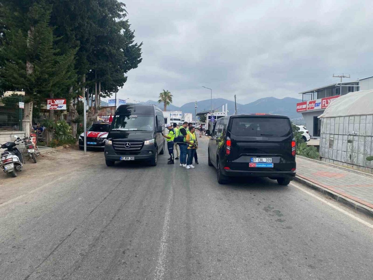 Antalya’nın Gazipaşa ilçesinde korsan taşımacılığa yönelik yapılan denetimlerde 120 araç