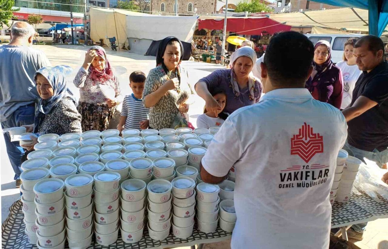 Aydın Vakıflar Bölge Müdürlüğü, Muharrem ayı dolayısıyla 7 ilçede aşure