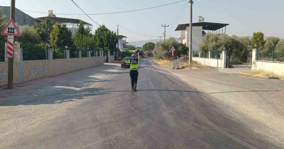 Aydın’ın Köşk ilçesinde yapılan ‘Şok’ trafik uygulamasında sürücüler hem denetlendi