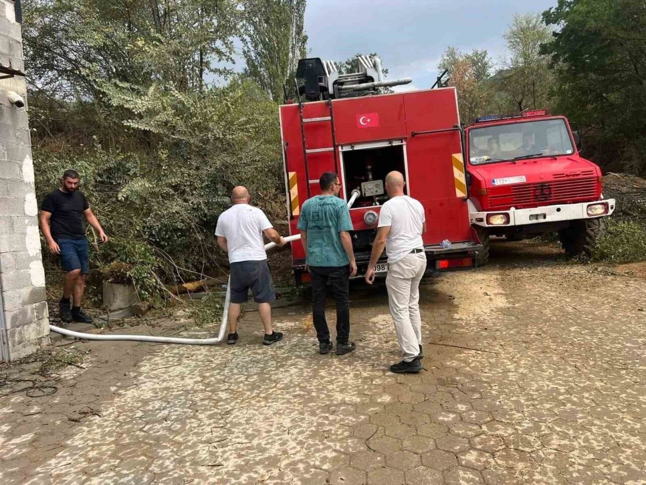 Kosova’nın Prizren kentinde çıkan orman yangınına müdahaleye ülkede NATO bünyesinde