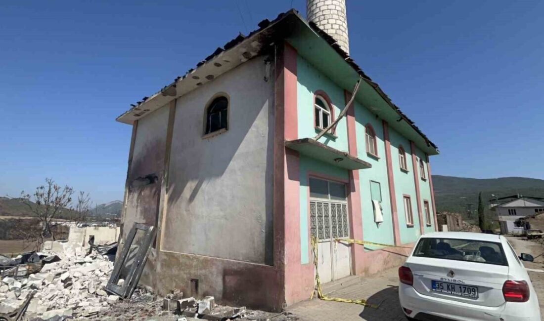 Bilecik’te çıkan orman yangınlarında kül olan Kaşıkçı köyünün camisinin içine