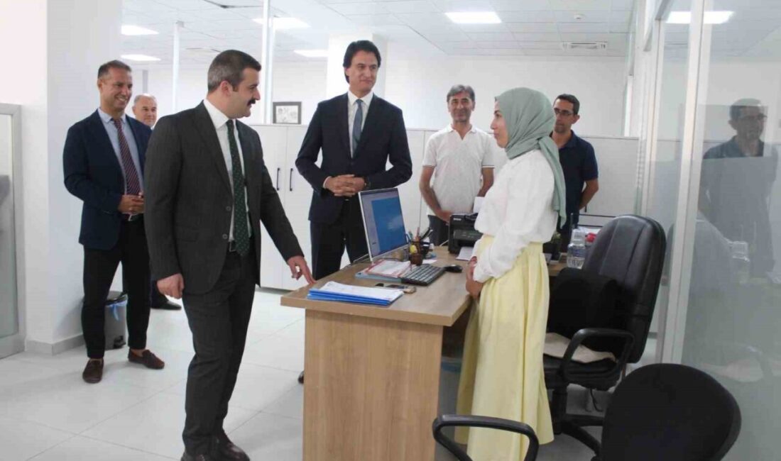 Muğla’nın Köyceğiz ilçesinde Kaymakam Mert Kumcu, İlçe Milli Eğitim Müdürlüğü’nü