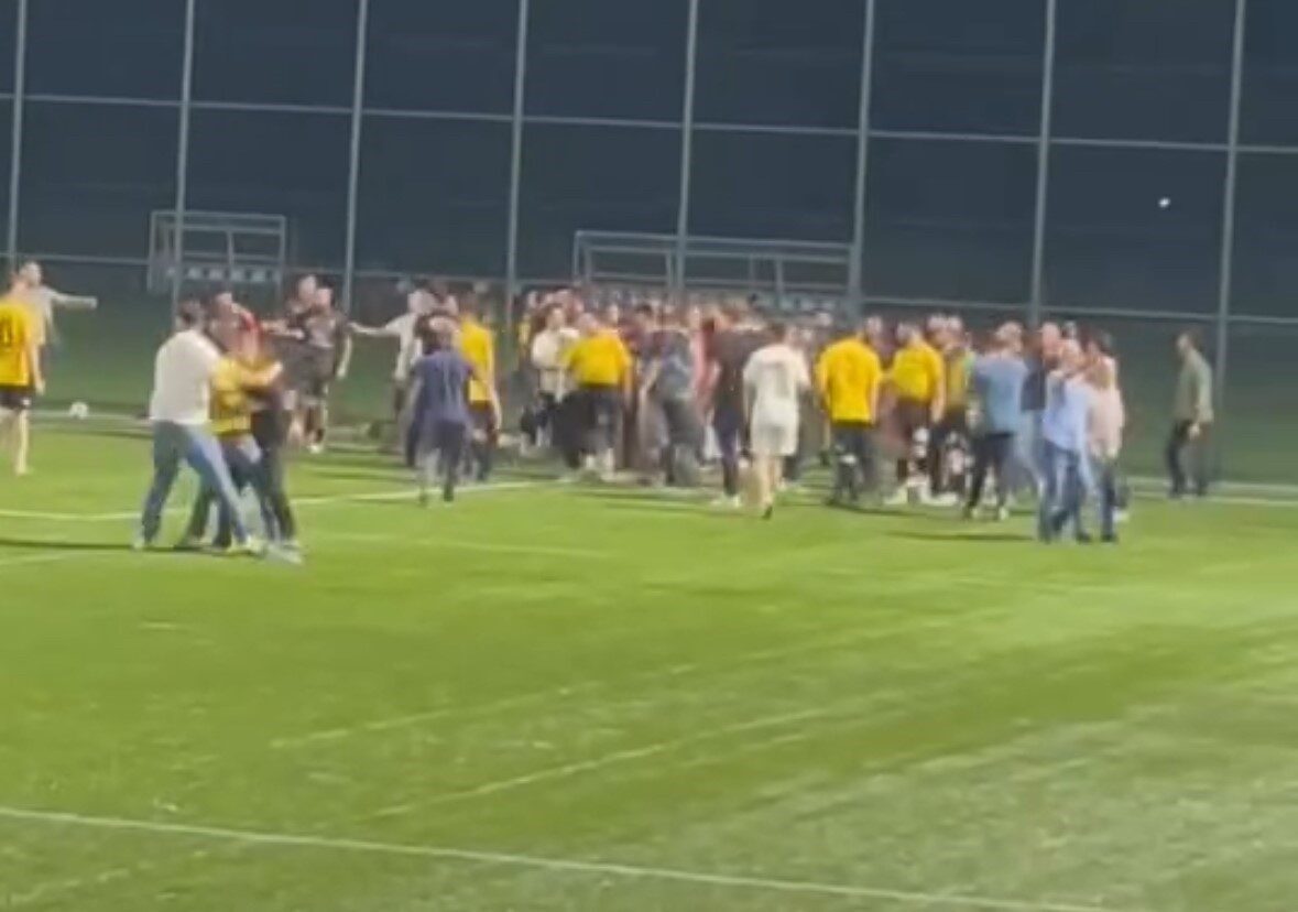 Bolu’da 68 köyün katıldığı turnuva maçında kavga çıktı. Yumrukların havada