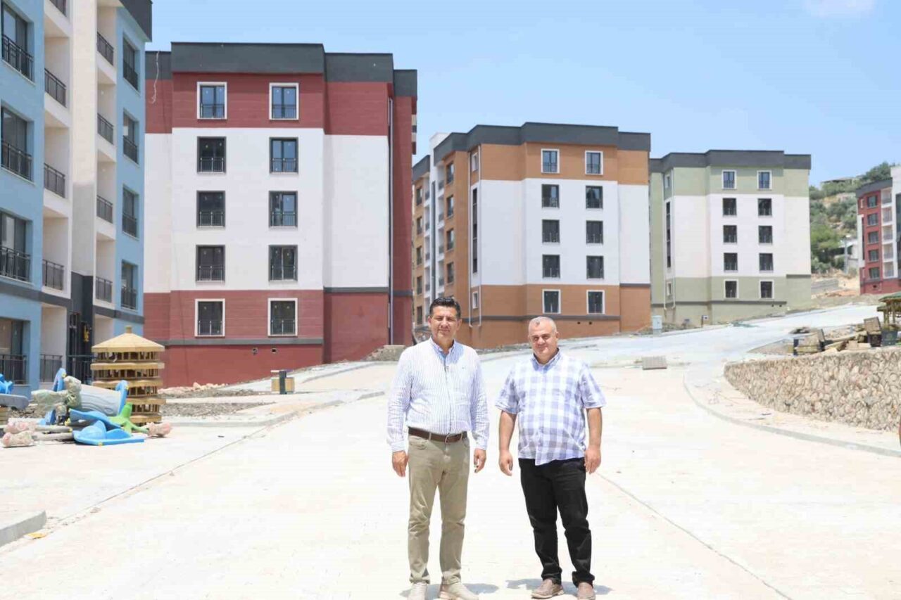 Adana’nın Kozan ilçesinde, Toplu Konut İdaresi Başkanlığı (TOKİ) tarafından inşa