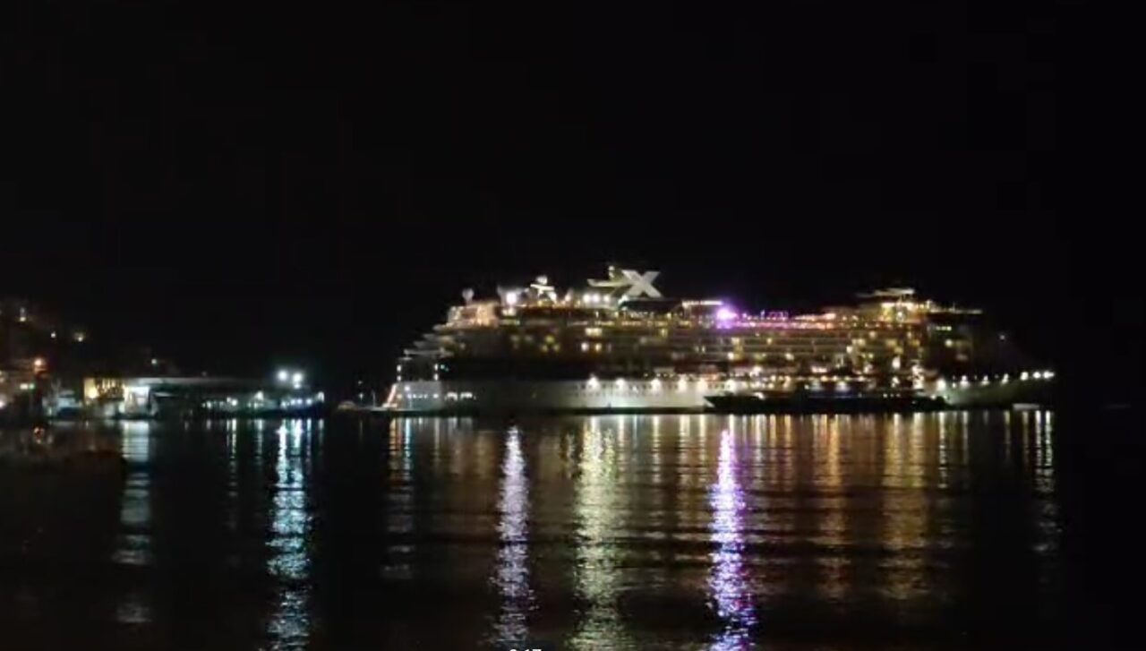 Aydın’ın Kuşadası ilçesinde limanda bağlı bulunan kruvaziyer gemisinde elektrik arızası